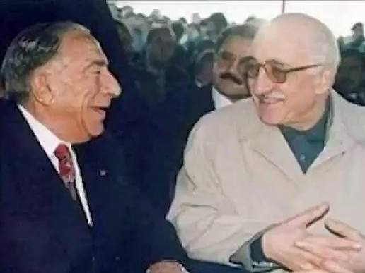 renkliler60's tweet photo. @medihanurargali İmamoğlu'nun Fethullah Gülen ile fotoğrafı yok ama bunun var pek muhterem uluslararası ilişkiler doktoru kardeşim👇 https://t.co/SkwyWeDhZD