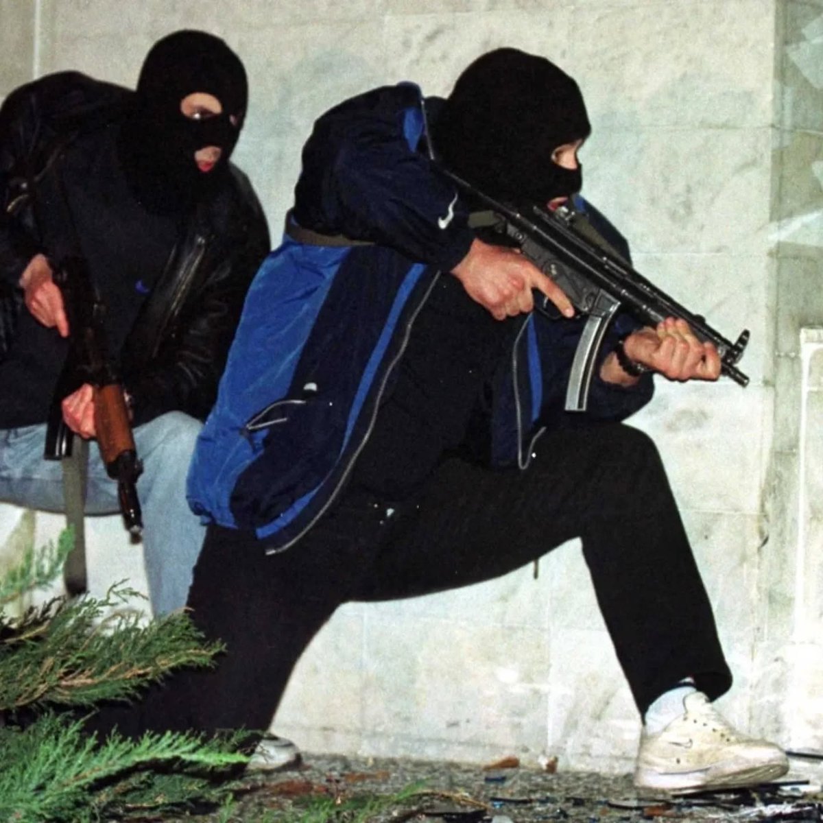 trip_to_valkiri's tweet photo. Arrest of former Yugoslavia president Slobodan Milošević by Serbian Police, April first 2001. https://t.co/S1qEWzoYn7
