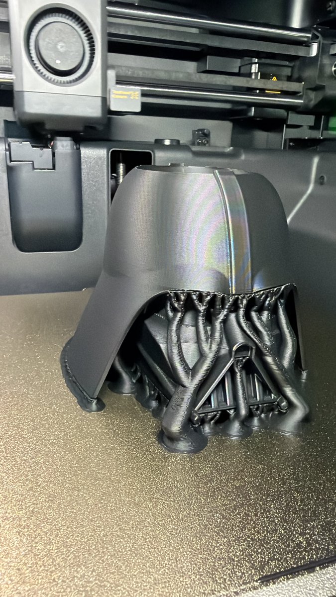 d_mekii's tweet photo. Needed a pen holder, so just made one 😄 #starwars #darthvader #vader #darth https://t.co/gJR3Zz0lEb