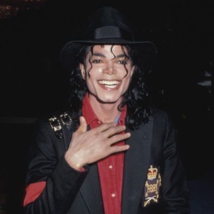 sequinmjs's tweet photo. new intro ♡ #mjtwt

hi, i’m dee!
✮⋆˙ 24 | she/her | south asian 
✮⋆˙ i’ve loved mj for as long as i can remember
✮⋆˙ particularly obsessed with black or white
✮⋆˙ i also love south asian cinema, spiderman, musical theatre, sitcoms &amp; crime dramas

♡/↻ to be mutuals! https://t.co/EesOITiA9o