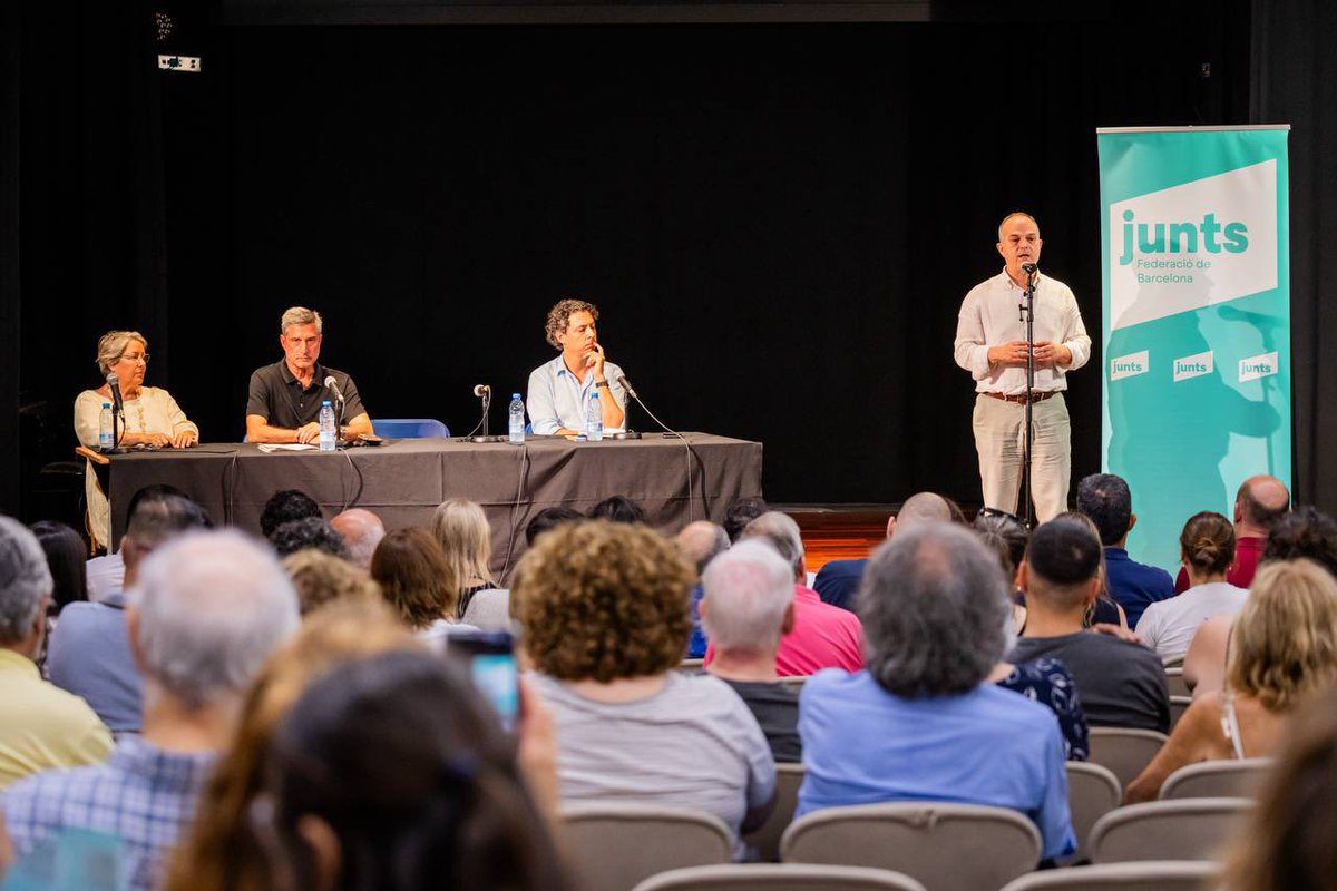 Junts_BCN's tweet photo. 👥 Celebrem l’assemblea de la Federació al Centre Cívic Fort Pienc amb les intervencions del secretari general @jorditurull, el candidat i president del grup municipal @jmartigalbis i el president de la Federació i regidor @joanrportell.

✨ Tenim projecte, tenim equip, tenim futur. Tornarem a guanyar Barcelona!
