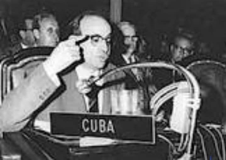 EmpresaMontaje's tweet photo. El 6 de julio de 1982 fallece el eminente escritor, polemista, periodista, político y diplomático Raúl Roa García, el Canciller de la Dignidad. #MatancerosEnVictoria #CubaViveEnSuHistoria
@CubaCubacons @mariofsabines https://t.co/9igx9ayeGk