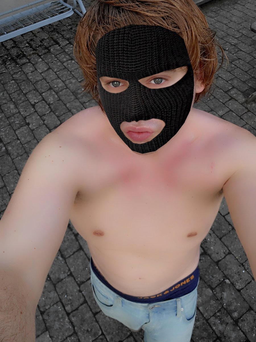 IanDurge's tweet photo. Tröttis kille, just en skön KvällsVibb Flexen KvällsKillen 
#mlm 
🩵💜💚🤍❤️🩷💛🧡 https://t.co/8wrK252D0J