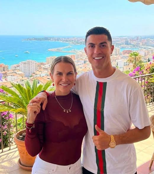 iamvictor_ec's tweet photo. Christiano  Ronaldo Sister Katia Aveiro has been reportedly pa$$ed away 🕊🕊🙏after battling with stage 4 breast cancer https://t.co/HvPLwvVKzo