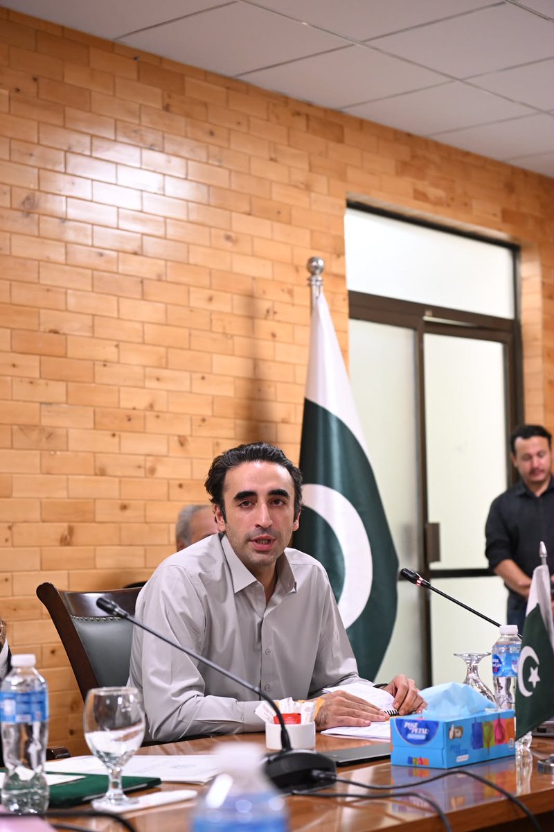GuRabail's tweet photo. پاکستان پیپلزپارٹی کے چیئرمین بلاول بھٹو زرداری اور گلگت بلتستان کے نومنتخب وزیراعلی امجد حسین ایڈووکیٹ کی سربراہی میں اجلاس
@BBhuttoZardari @AseefaBZ @BakhtawarBZ @FaryalTalpurPk @Bhuttoiest https://t.co/L3ppeLPNDf