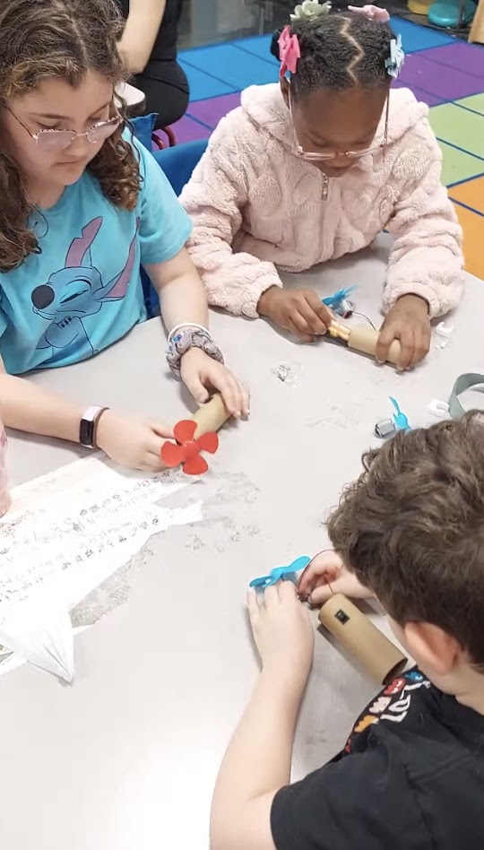 stemkidsnyc's tweet photo. STEM fun today at the I Have A Dream–Chelsea II Summer Adventure Program! 🌟 Students challenged stereotypes with Draw a Scientist 🎨, explored circuits ⚡, and engineered handheld fans 🪭 through hands-on learning!
#STEM #Engineering #HandsOnLearning #FutureInnovators #Summer https://t.co/3aU4unIpSX