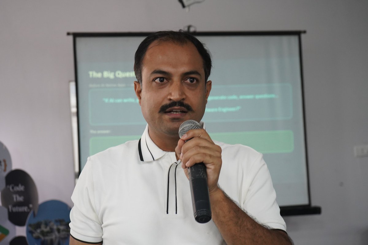 GdgUdaipur's tweet photo. A huge thank you to Gourav walia for your session on AI-Native Mobile Apps!

We appreciate you bringing your enterprise mobile architecture experience to empower our Udaipur developer community. 📱💡

#GDGUdaipur
#BuildwithAI https://t.co/NjuNh4Rn8t