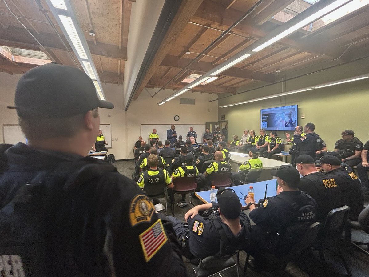 wspd2pio's tweet photo. It’s the final match briefing!  Chief Batiste was present to thank everyone and congratulate Captain Mead in his last week until retirement ! https://t.co/IuK2Eq2RnW
