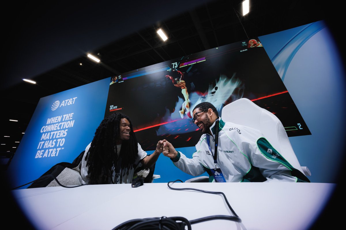 FlyFighters tweet media