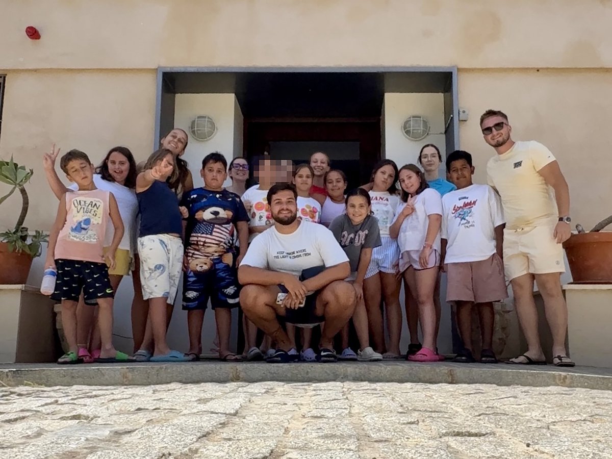 hdad_sanpablo's tweet photo. 🏕️ 𝐂𝐚𝐦𝐩𝐚𝐦𝐞𝐧𝐭𝐨 | Termina un gran primer día en el Campamento “La sonrisa de un barrio”, en el que nuestros niños y jóvenes han disfrutado de numerosas actividades, juegos y momentos de convivencia.

Entre ellas, destacamos la interesante charla sobre música ofrecida por D. Alejandro Blanco, terminando el día con un bonito momento de oración compartida.

@AgrupacionVR | @GJSanPablo 

#SomosSanPablo