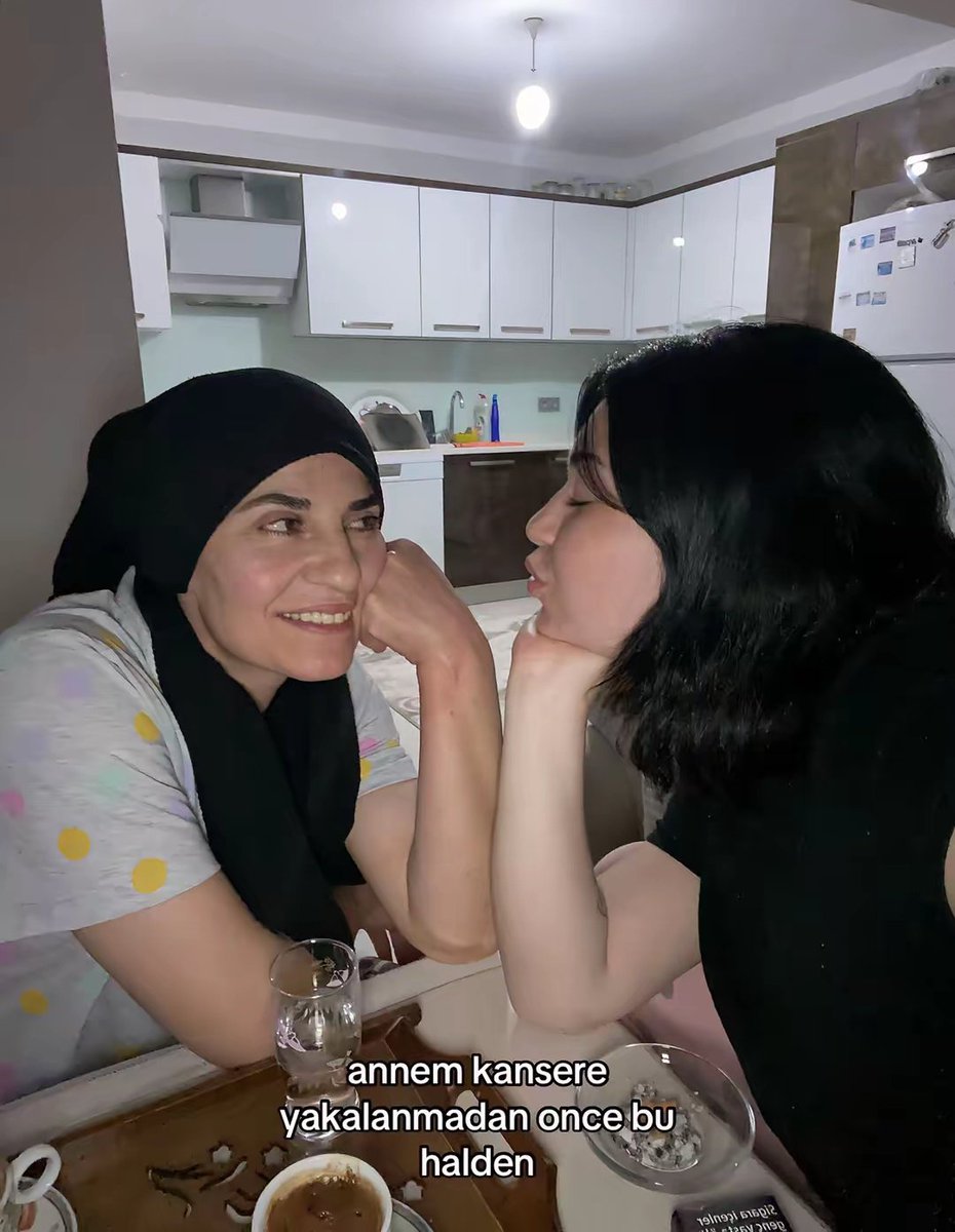 gagahaberyeni's tweet photo. Bir genç kız, annesinin kanseri yendiğini açıkladı:

"Kazanan annem oldu. ❤️" https://t.co/CLrg4Rtz7A