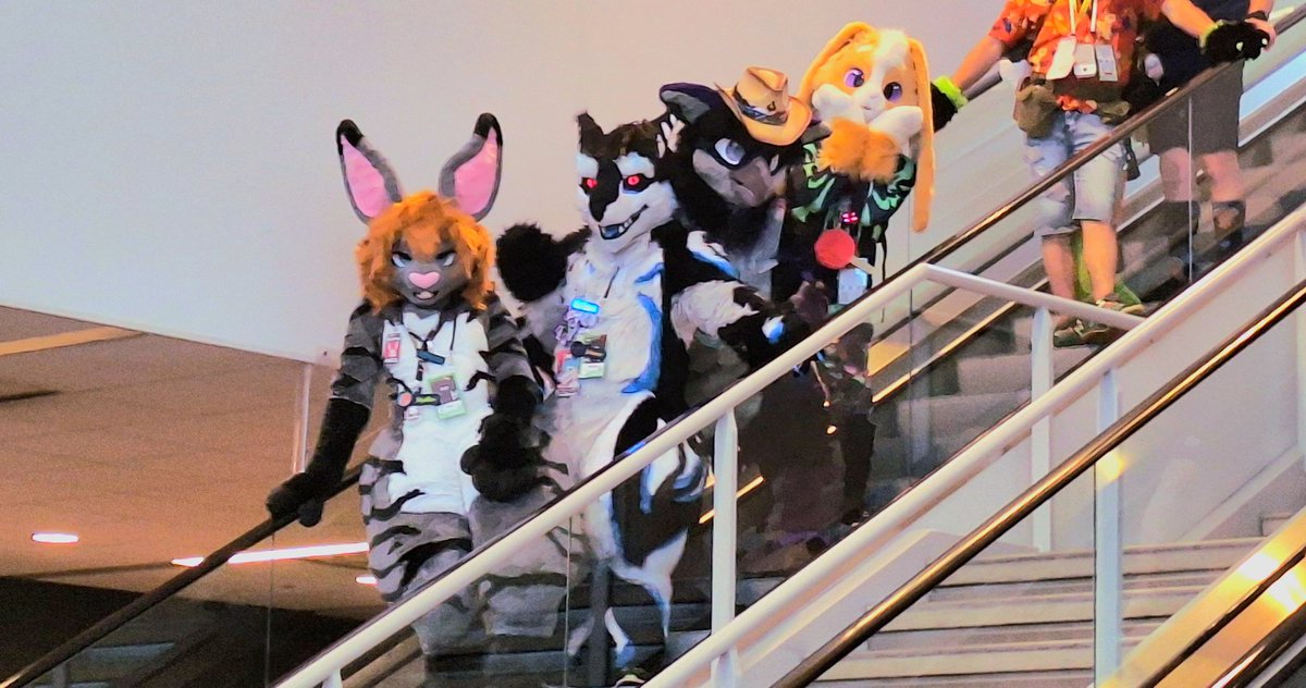 TokamiShiro's tweet photo. Glad I got to spend this convention with my beloved friends ^^ hope to see yall next year!! #Anthrocon #anthrocon2026 https://t.co/nVABLtbGiD