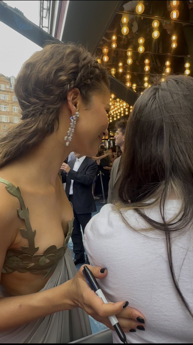simpforbrad's tweet photo. ME AND ZENDAYA I WILL NEVER GET OVER IT😭😭😭😭😭😭❤️‍🩹❤️‍🩹❤️‍🩹❤️‍🩹 https://t.co/9mKWJUY7OF