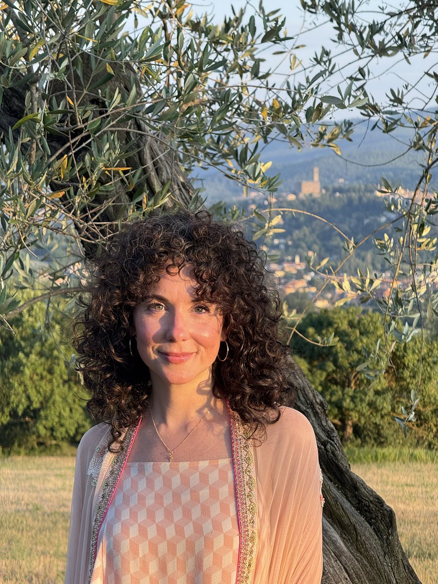 maggielove_'s tweet photo. turns out, the secret to looking good in photos is being loved by the person behind the camera https://t.co/3YCfpa0QBI