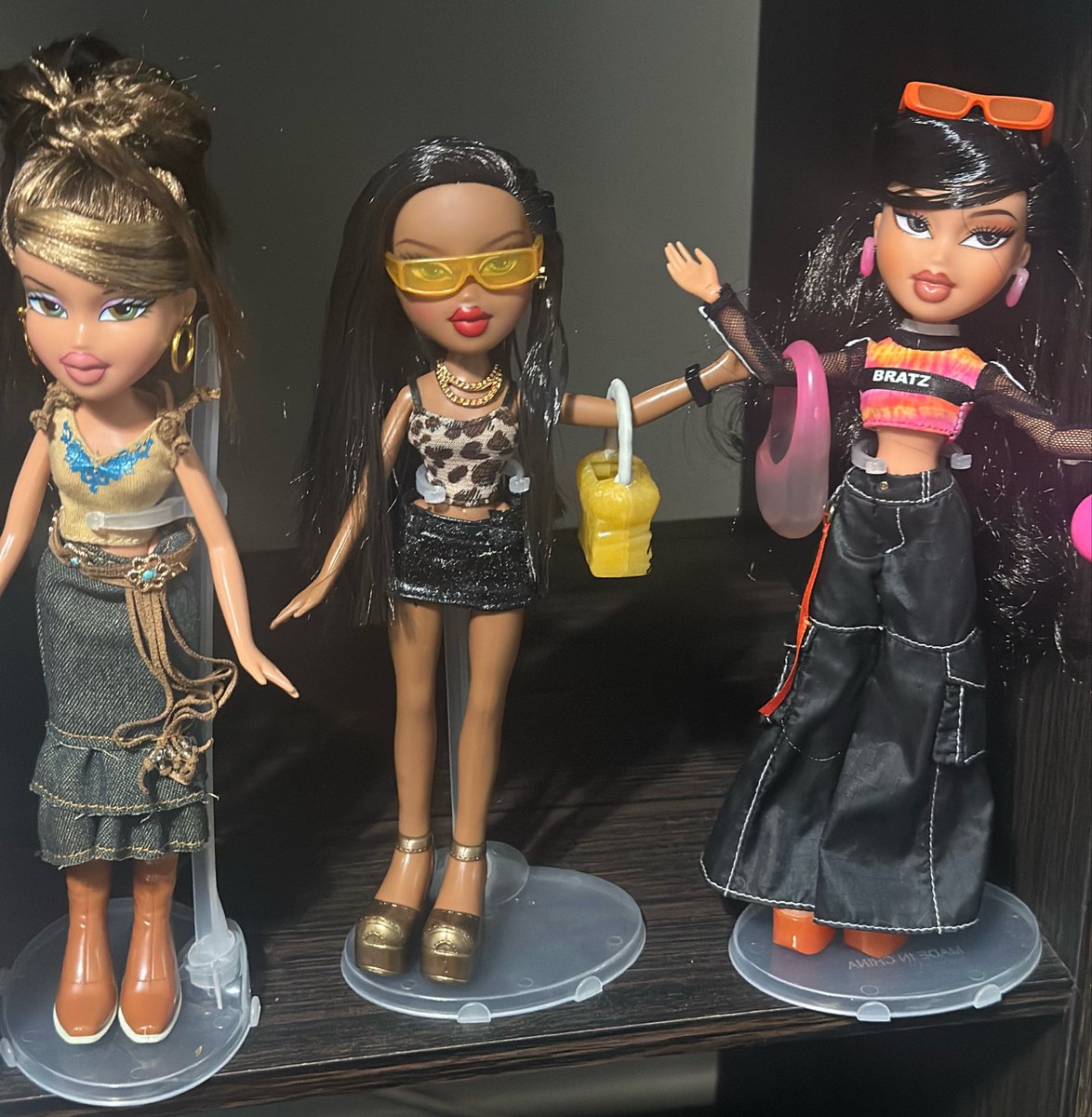 thatssoaries's tweet photo. All my #Bratz is bad 💄👅💕 https://t.co/sz1RdCXNBD
