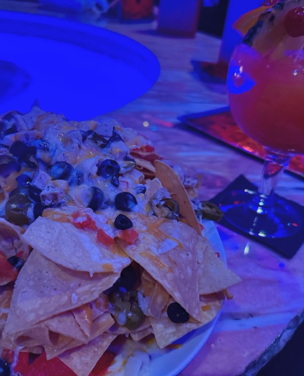 PeppermillVegas's tweet photo. Stacked high with all the good stuff🌶️ #PeppermillVegas 
.
.
.
📸: @formia4x https://t.co/9oJlPulDKR