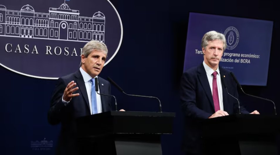PyE_Arg's tweet photo. El Gobierno detallará las fuentes de financiamiento previstas para afrontar vencimientos por más de US$32.500 millones durante el próximo año y medio. Economía asegura que las obligaciones están cubiertas y mantiene como alternativa una eventual emisión en los mercados internacionales.

https://t.co/bPqpNemTI6