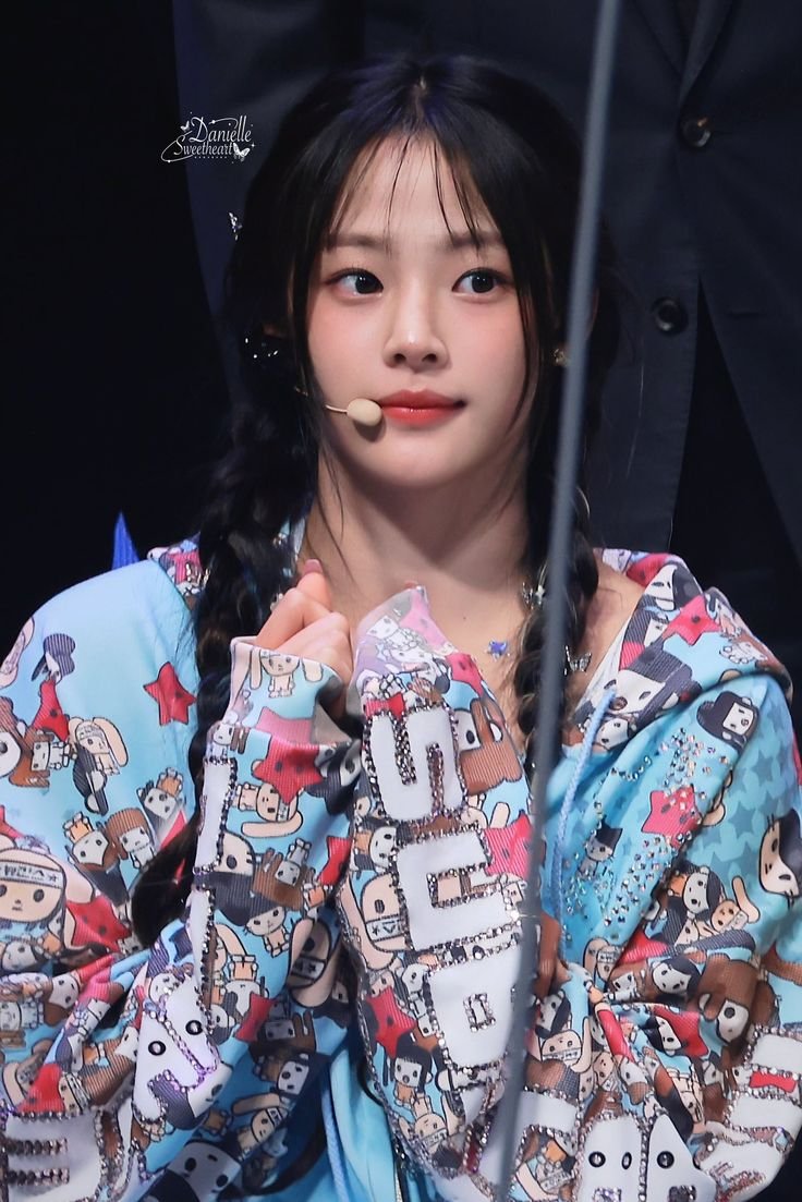 solitarynyang's tweet photo. 🫳)))))
🧸💙
#Always_With_Minji
#NewJeans_Is_Five
#FREE_NEWJEANS https://t.co/p3G1PxTKsi