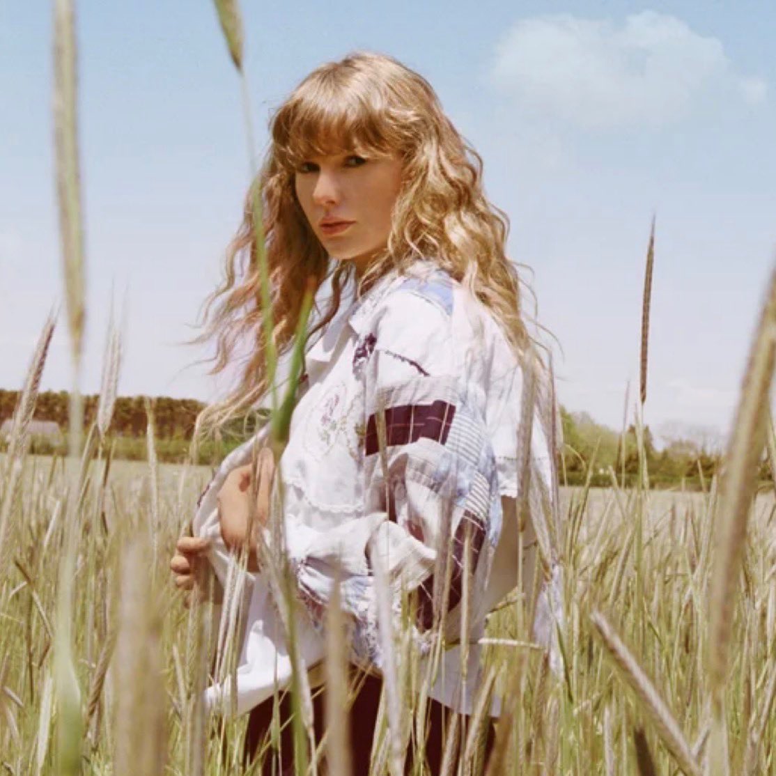 TChartSwift's tweet photo. “I Knew It, I Knew You” is predicted to spend its 5th consecutive week at top 2 of Billboard Hot 100. It's the first song released this year to do this. https://t.co/6l72sbSK2C