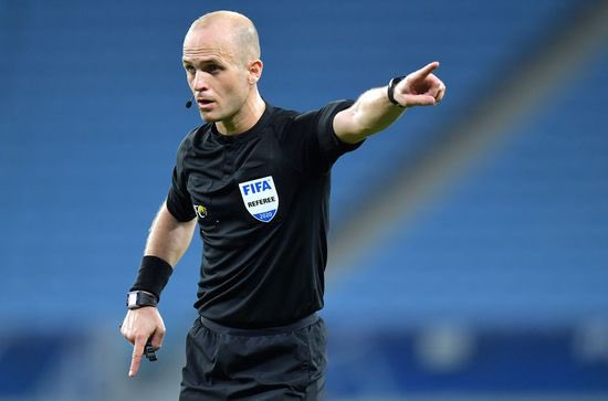 mauroberruto's tweet photo. Se pensate che il vostro lavoro vi metta sotto pressione, pensate per un istante a Adham Mohammad Tumah Makhadmeh, arbitro giordano che questa notte fischierà il calcio di inizio di USA-Belgio. https://t.co/5MqCYO7RzJ