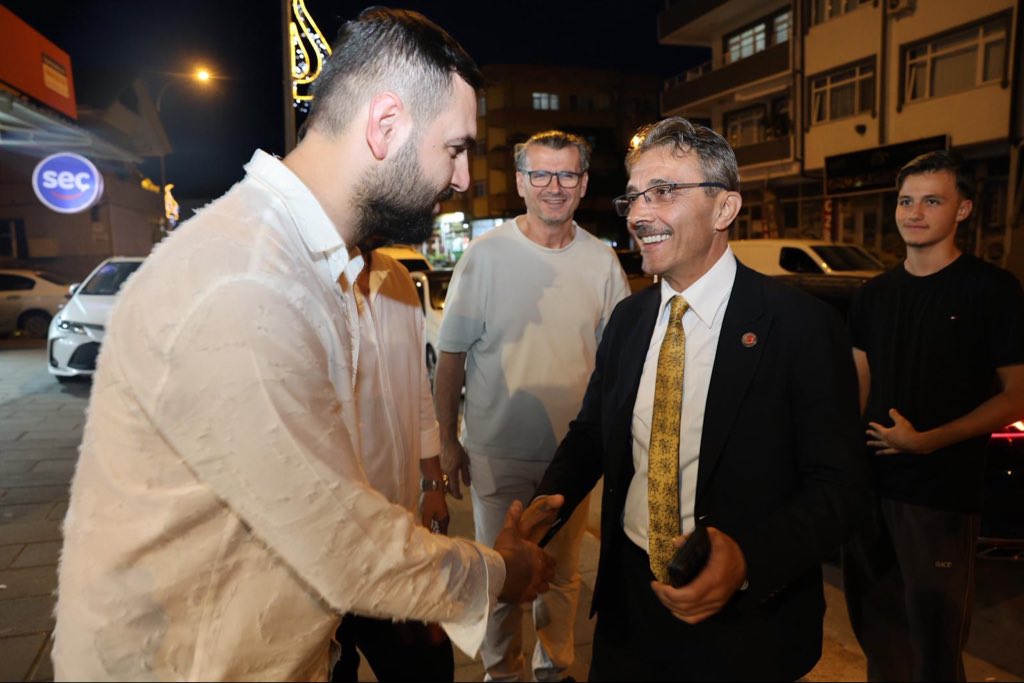 SenolDincCc's tweet photo. Kuzey Makedonyalılar ve Mecitliler Derneği’ni ziyaret ettik.

Dernek Başkanımız Bilal Bilir’e ve yönetim kurulu üyelerine misafirperverlikleri için teşekkür ediyorum.

Rabbim birlik ve beraberliğimizi daim eylesin inşallah. https://t.co/2uz63bikjj