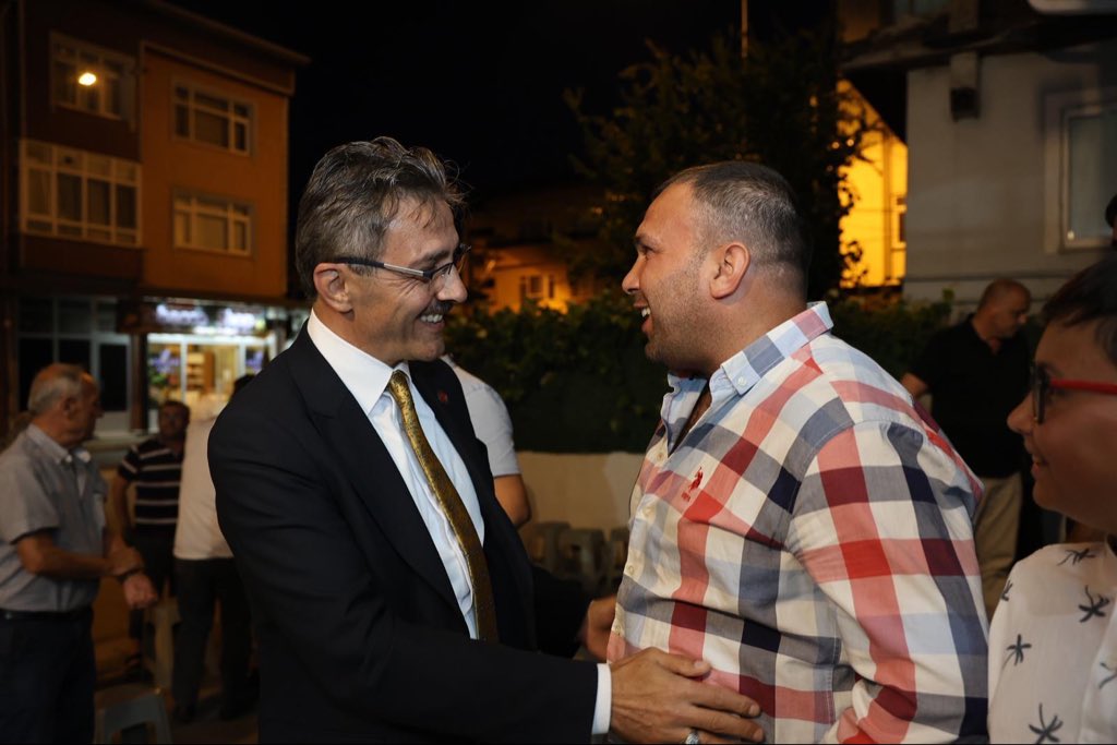 SenolDincCc's tweet photo. Kuzey Makedonyalılar ve Mecitliler Derneği’ni ziyaret ettik.

Dernek Başkanımız Bilal Bilir’e ve yönetim kurulu üyelerine misafirperverlikleri için teşekkür ediyorum.

Rabbim birlik ve beraberliğimizi daim eylesin inşallah. https://t.co/2uz63bikjj