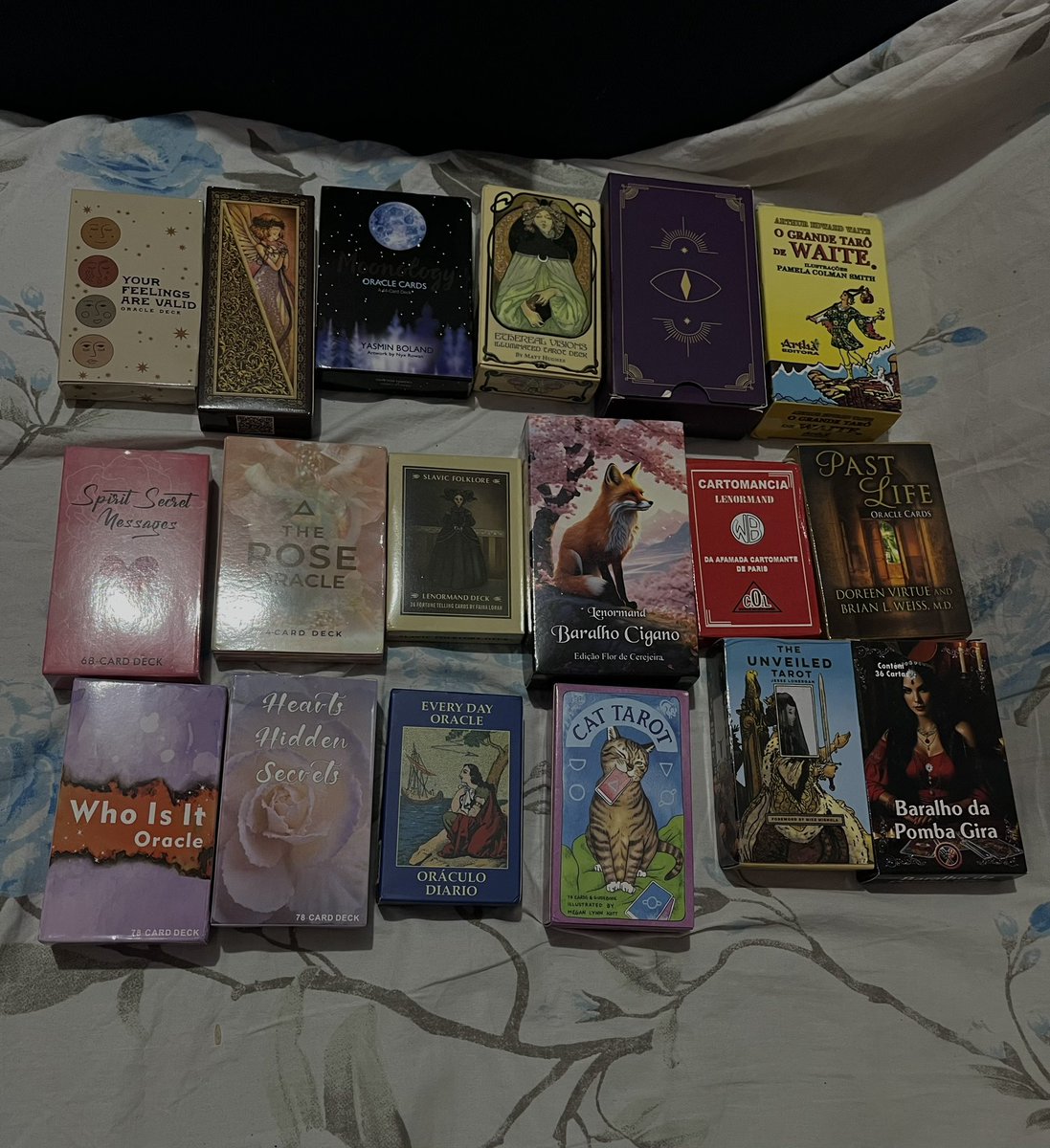 bibiamoonn's tweet photo. oi meu nome é bia e eu sou viciada em decks https://t.co/IW78gXdazy