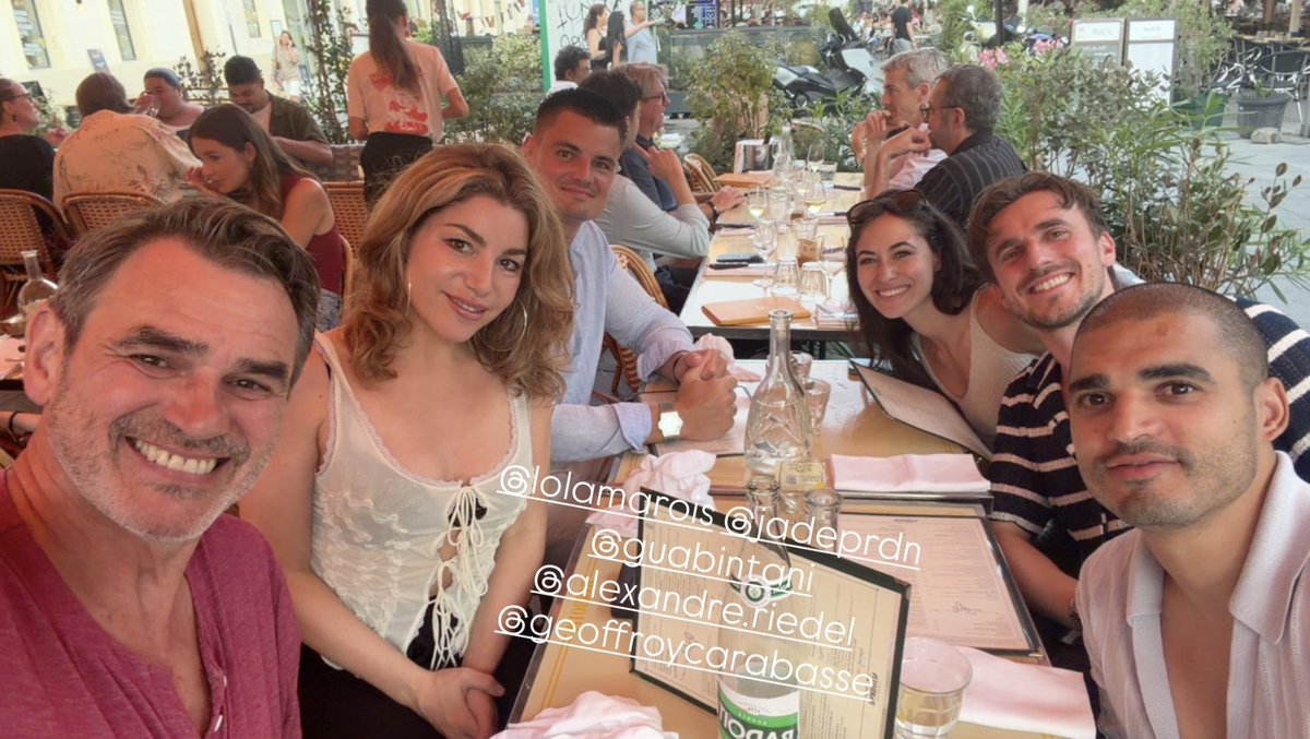 CommicoMistral's tweet photo. #pblv photo de team ❤️ https://t.co/vJv9sUWWuS