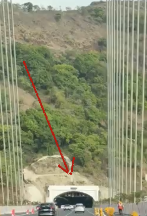 ClaudeCenter's tweet photo. @VidarbhaPutra 670 mm of rain in a few hours in that area. 

Any boulder of half a ton or mix of rocks coming from the top of the mountain can destroy any slab. https://t.co/PstEkQJZYz