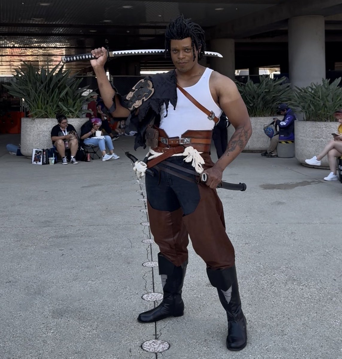 Jihatsu_kun's tweet photo. A long awaited cosplay has been achieved! So happy to cosplay the Black Bulls captain this past weekend.

Go watch Black Clover! https://t.co/hML9wYzHJu