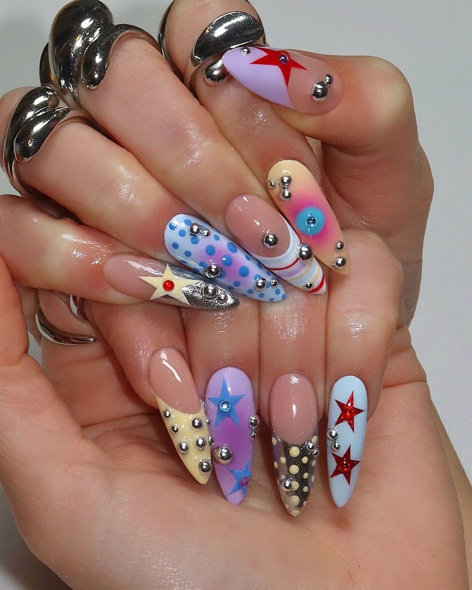 auroraavibe's tweet photo. Nail art inspo https://t.co/QDY4dgMTZY