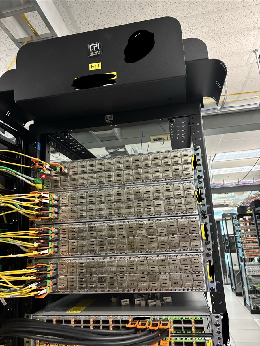 pd172945's tweet photo. watching gpus go brrrr https://t.co/mRPh5gvGZ3