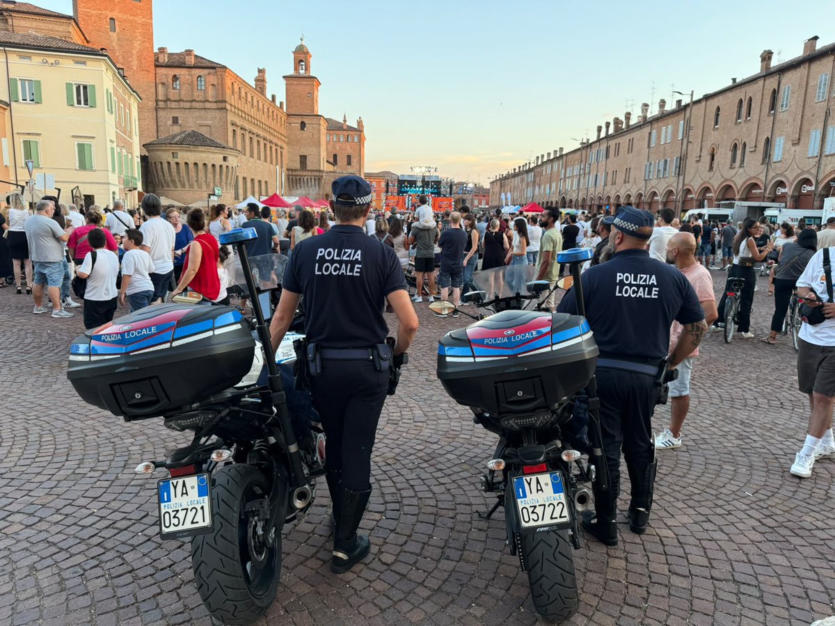 PMTerredargine's tweet photo. #PLTerredargine #RadioBrunoEstate2026 #PLEstate #Accadeora
Iniziato il Concerto 🎤🎼🎸in Piazza Martiri #Carpi
Al momento non si registrano problemi alla #viabilità #PMTerredargine 👮sta presidiando il centro storico con ausilio di #assistenticivici🦺e street tutor
#noicisiamo https://t.co/y2kwxekcw9