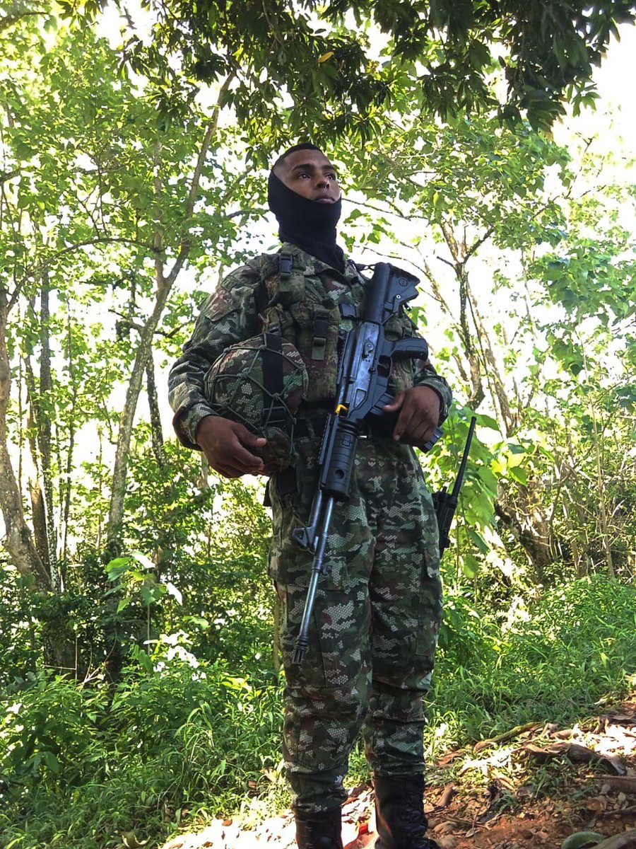 Emi2345tre's tweet photo. Más des este rico militar de Montería https://t.co/HzYE1ds8oa