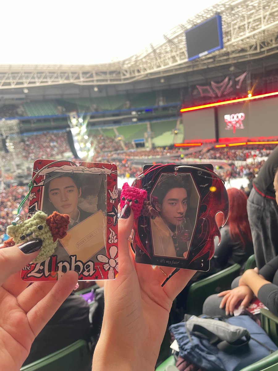 nightprincss's tweet photo. Com 2 anos de amizade o encontro tif e gih finalmente aconteceu por conta desse show 😆🦇
Ter passado esse momento com vc foi incrível amg, te amoo muitooo e ja to esperando ansiosamente pelo proximo ❤️ @Wang_gih https://t.co/Gjxkp8o6vU