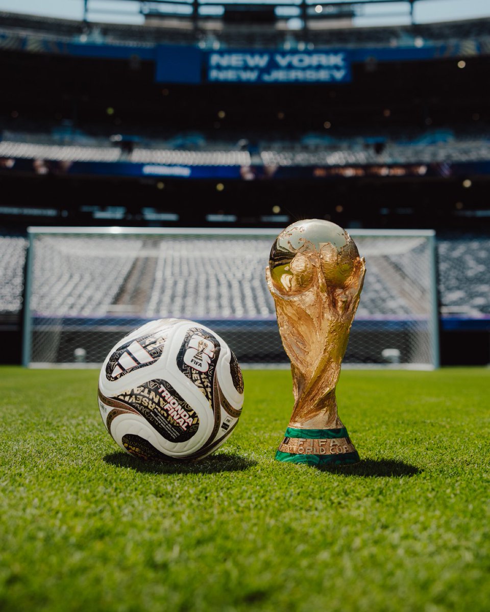 AlertaNews24's tweet photo. ⚽️ | MUNDIAL 2026: Adidas ha presentado el balón oficial del partido para las semifinales y la Final de la Copa Mundial de la FIFA. https://t.co/YOMXdnqdwD