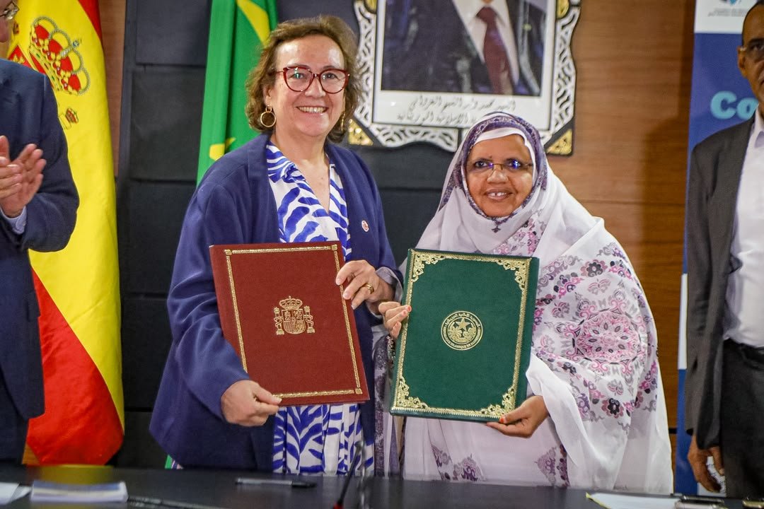 NkttRegion's tweet photo. وقّعت جهة نواكشوط، بروتوكولي اتفاق جديدين مع الوكالة الإسبانية للتعاون الدولي.
ويشمل الاتفاق المشروعين التاليين:
المرحلة الرابعة من مشروع اتفاقية عمد إفريقيا جنوب الصحراء.
 مشروع الزراعة البستانية "كيلومتر صفر" لتموين نواكشوط، يهدف إلى تعزيز الإنتاج المستدام للمحاصيل البستانية. https://t.co/Gy8gtWckJP