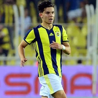 pittbrad1907's tweet photo. Ferdi geldi, altyapımızda oynadı ve kendisini dünyanın en iyi sol beklerinden biri haline gelerek Premier League’e transfer oldu.

Arda geldi, altyapımızda oynadı ve dünyanın en büyük kulübü Real Madrid’e transfer oldu.

Tarık 16 yaşında geldi, kolej takımımızda oynadı ve Avrupa’nın en iyi forvetlerinden biri olarak dünyanın en iyi basketbol ligine transfer oldu.

Fenerbahçeliler olarak böyle sporcular yetiştirip evlatlarımızı en üst seviyeye uğurlamak büyük bir gurur kaynağı.