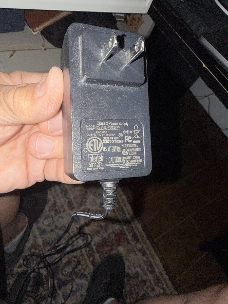 apljop's tweet photo. is this ac or dc ? https://t.co/Q535Pdu5Nn