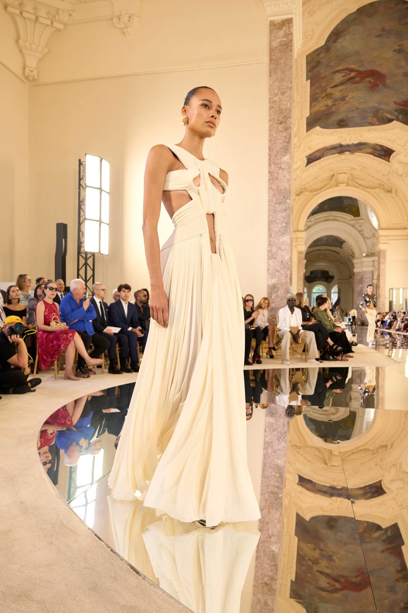 Miki_Trent's tweet photo. Schiaparelli
Fall 2026
Haute Couture https://t.co/tDcYK54dsF