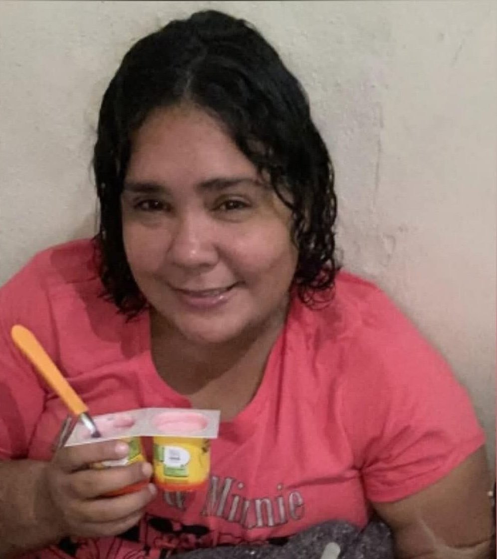 cosmicrody's tweet photo. vim fazer exame e a recepcionista da clínica me perguntou "rodrigo, preciso confimar seu nascimento.. você nasceu em 2020?" e eu bem assim no balcão enquanto ela me encarava https://t.co/vO3Degj4UO