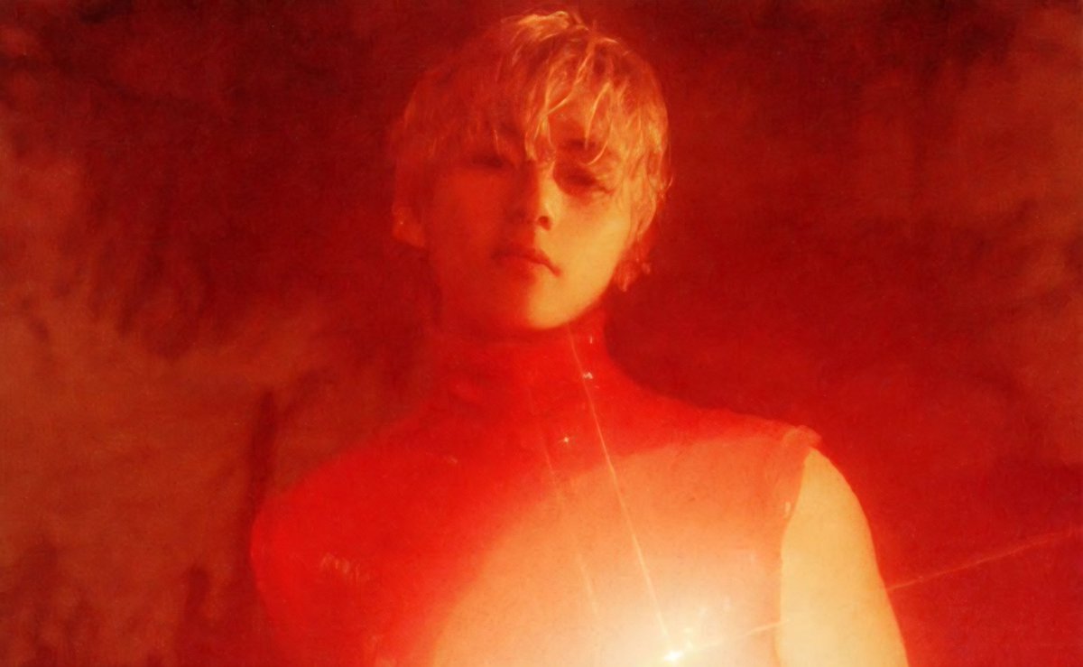 whsggthv's tweet photo. #Kooktaeau ⋆ the life of a showboy 

jk nunca se imaginaría que su noche tranquila de viernes tuviera un desenlace tan inesperado: acabar en un burlesque y no uno cualquiera; de drag queens. Lo que desencadenaría una atracción inusual por cierta drag rubia. https://t.co/D7GXSsBpOI