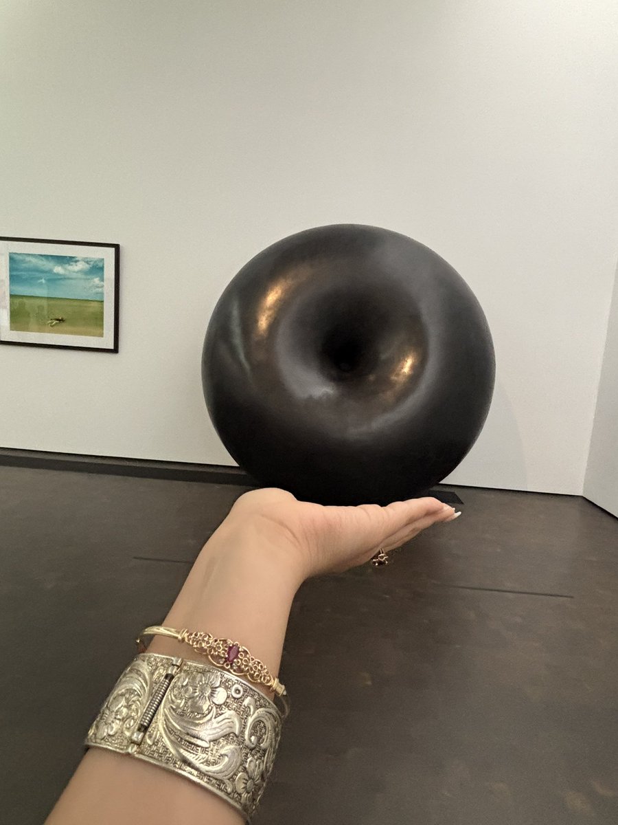 tabooapples's tweet photo. holding the everything bagel in one hand, wsp #eeaao https://t.co/Pi3S0Nbgf1