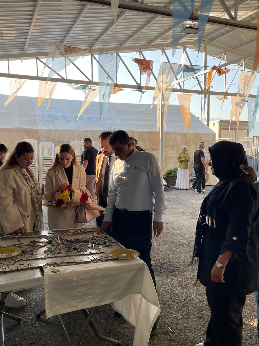 akpartilhatay's tweet photo. 📍AK PARTİ HATAY İL BAŞKANLIĞI 

AK Parti MKYK üyesi ve Bilgi ve İletişim Teknolojileri Başkan Yardımcımız Sayın Cansın Yılmaz Yaşar'ın katılımlarıyla; İl Başkanımız Sayın Mustafa Erdoğan, Bilgi ve İletişim Teknolojileri İl Başkanı Sayın Abdullah Diril ve 15 ilçe başkanımızın iştirakiyle  toplantımızı gerçekleştirdik.
Toplantımızda teşkilat çalışmalarımızı kapsamlı bir şekilde değerlendirerek, birlik ve beraberlik ruhu içerisinde hedeflerimiz doğrultusunda istişarelerde bulunduk.
Rabbim birlik ve beraberliğimizi daim eylesin, toplantımızı hayırlara vesile kılsın.

 #AKParti #BilgiveİletişimTeknolojileri #Teşkilat #TürkiyeYüzyılı