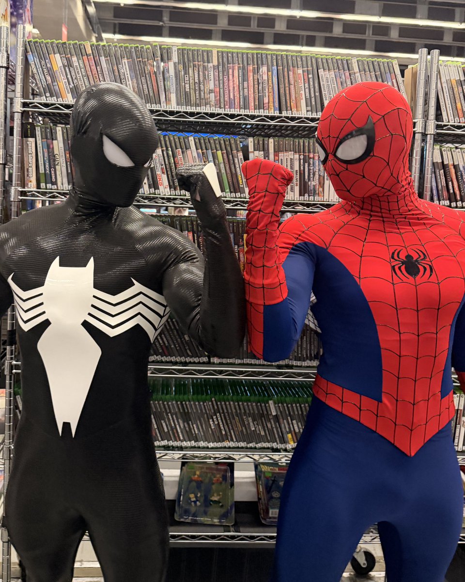 capitalspidey's tweet photo. More of me and my twin https://t.co/KS1NEapy7L