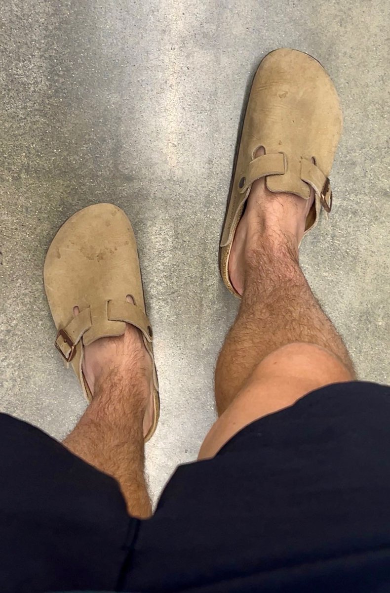 footbrokyle's tweet photo. Should I slide em out https://t.co/X12yQY1bsV