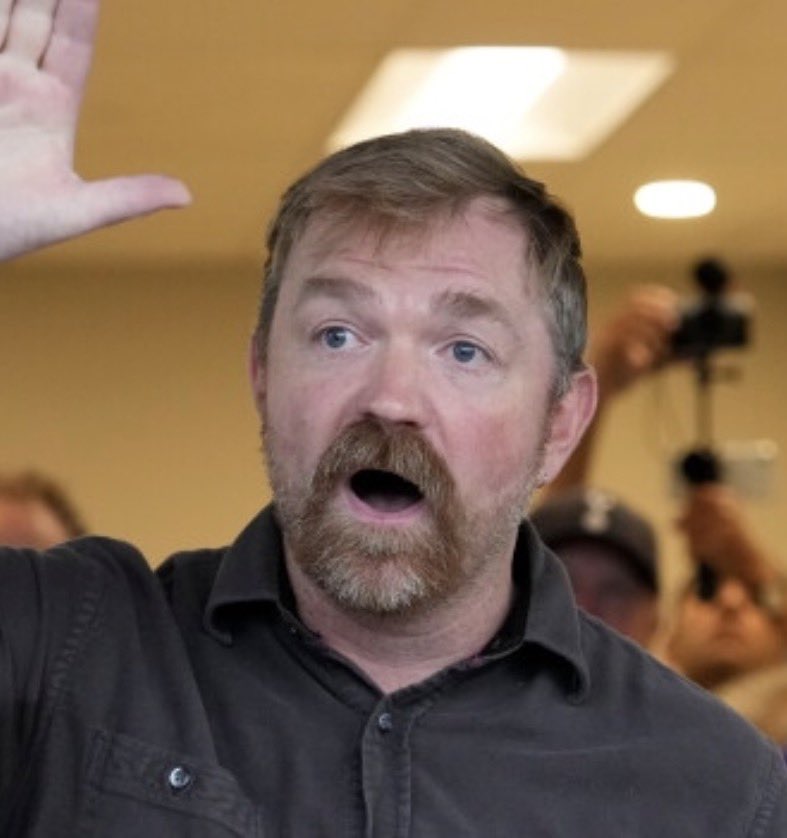 KalshiPolitics's tweet photo. 🚨 BREAKING: Graham Platner is now favored to drop out of the Maine Senate race https://t.co/1D6iUNRIDi