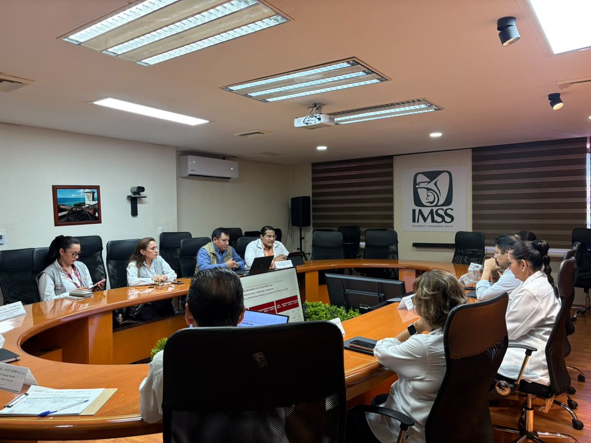 PepeCardozo4T's tweet photo. Encabezamos la reunión de la Mesa Estatal de #SaludCasaPorCasa con el firme propósito de evaluar los avances de este gran programa.
Dimos seguimiento a las acciones que realizan nuestras y nuestros compañeros #ServidoresDeLaSalud en territorio. 🩺 https://t.co/qTuBMbwWxH