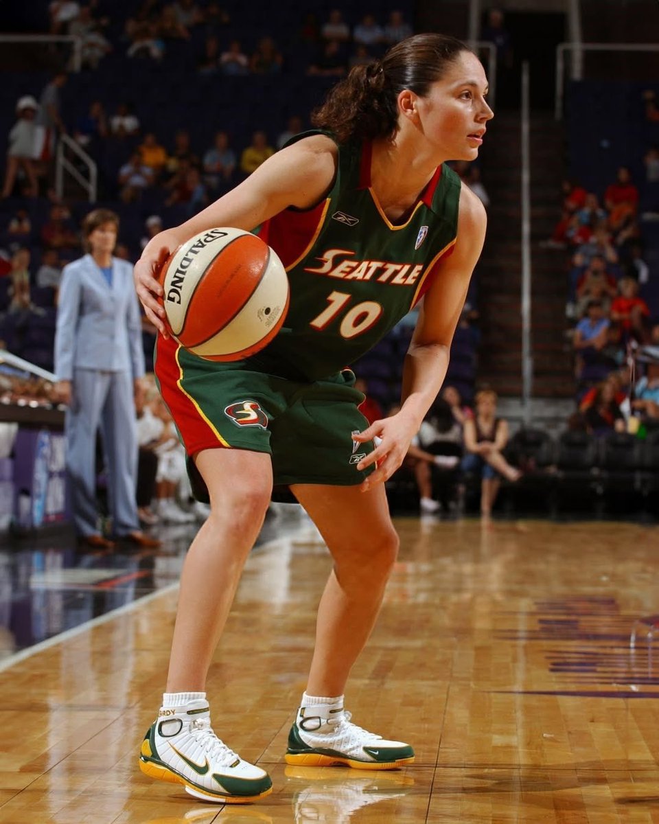 ModernNotoriety's tweet photo. Nike is dropping Sue Bird's Air Zoom Huarache 2K4 from her 2004 WNBA championship run 🏆

🗓️ July 24th
🏷️ $200 https://t.co/RzCZWSiomC