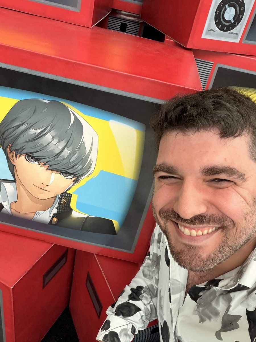 NazeehTarsha's tweet photo. I leave this weekend with my heart full and truly appreciative and grateful for everything. 

For this post, I wanted to highlight my thanks and gratitude toward @Atlus_West, @SEGA and everyone involved with Persona 4 Revival. It truly is such a privilege getting to stand where I am.

Alongside seeing all the amazing displays, it was especially an honor getting to meet with Shigenori Soejima and Kazuhisa Wada and personally give them my thanks and gratefulness for all their hard work and for the opportunity of a lifetime.

To the fans, my cast and crew, Atlus, Sega and just near damn everyone. Thank you all so much from the bottom of my heart 💛